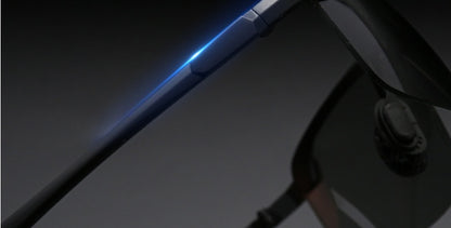 Polarising color-changing sunglasses